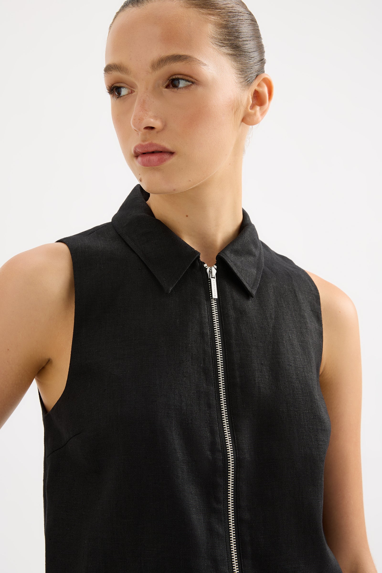 Dalia Linen Vest Black 