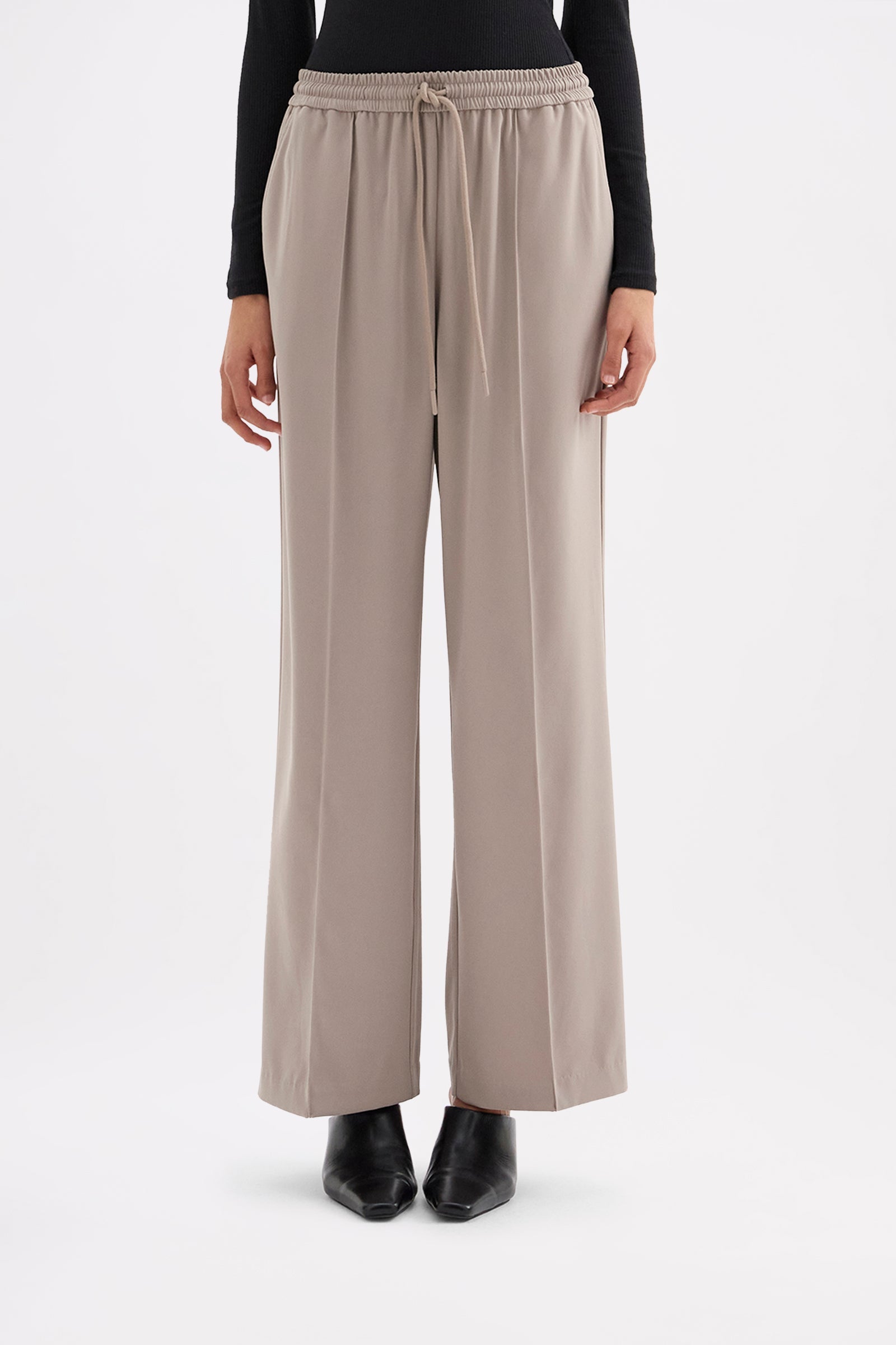 Quincy Pant Almond 