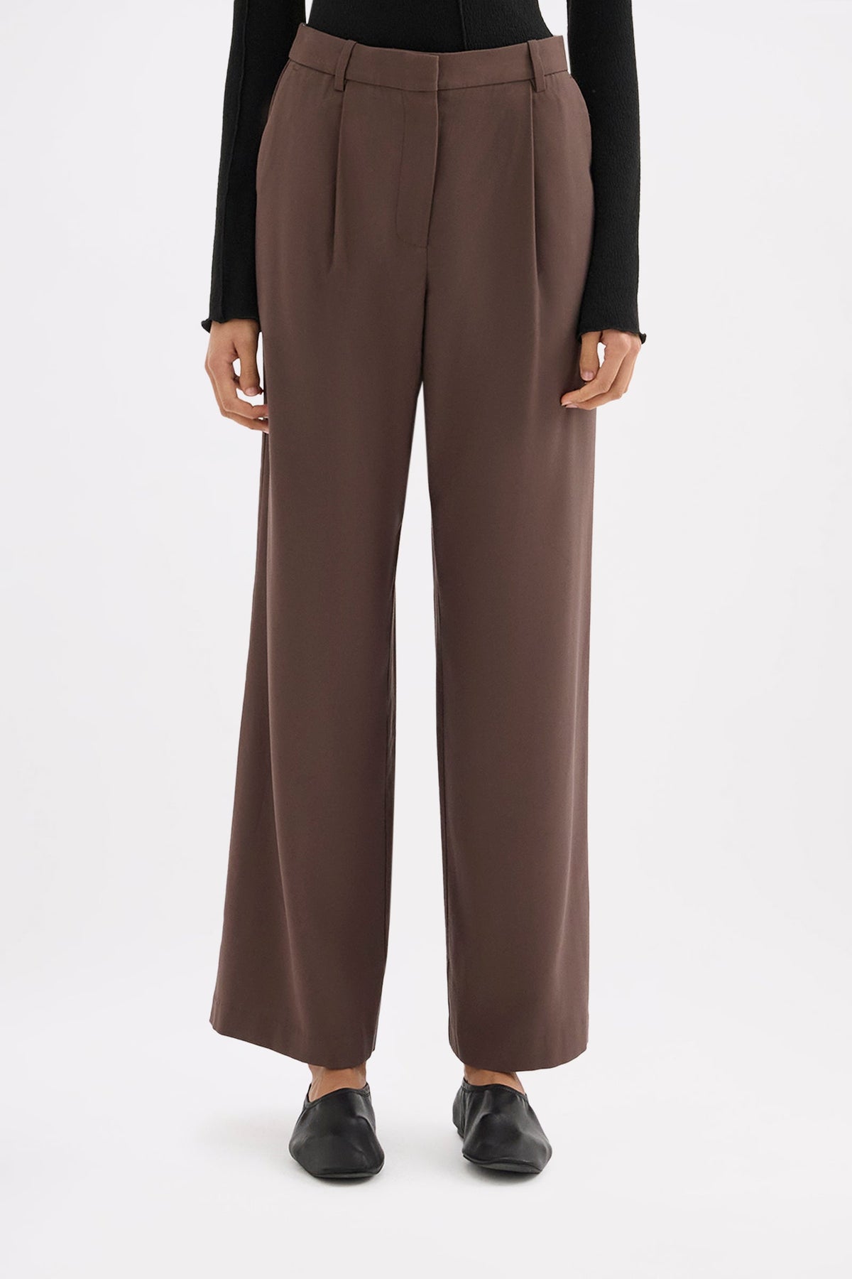 Nadia Pant Chocolate 