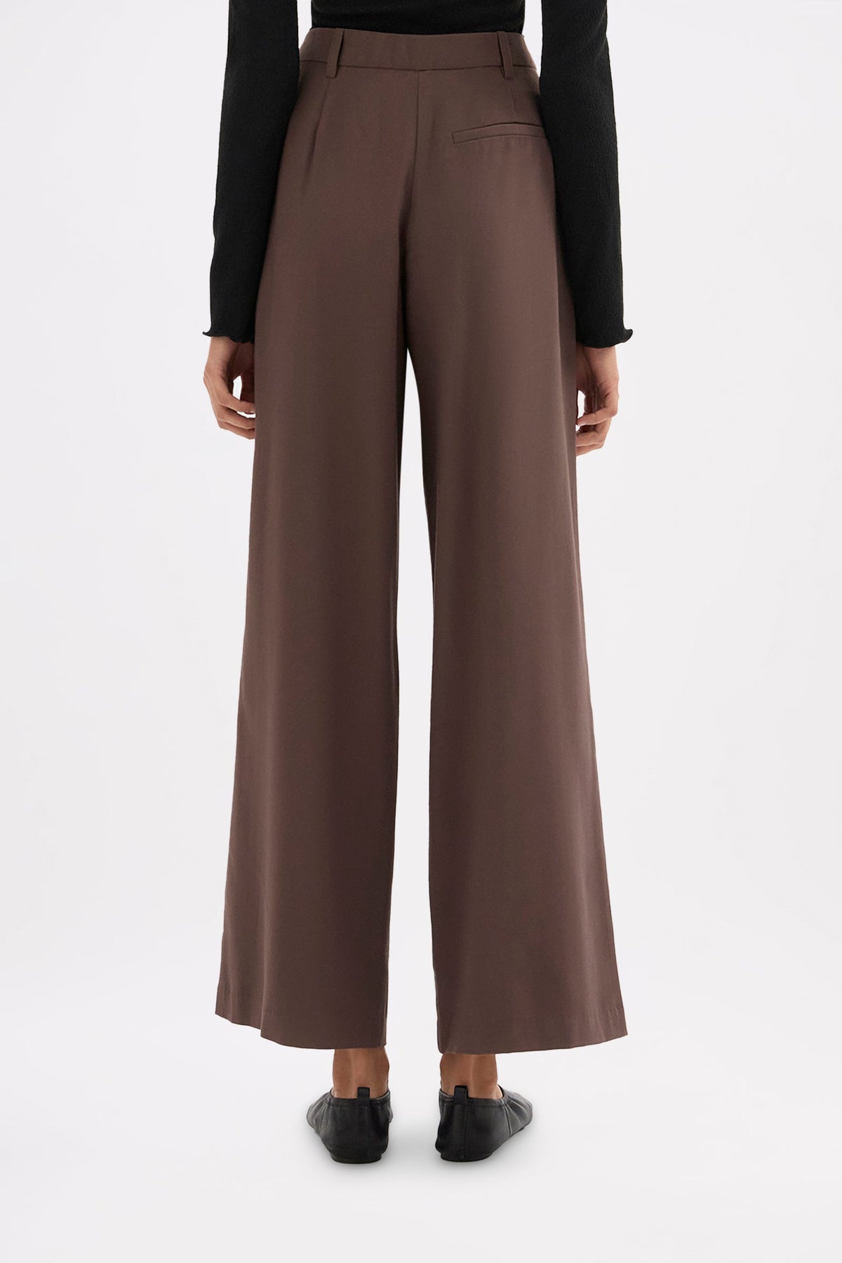 Nadia Pant Chocolate 